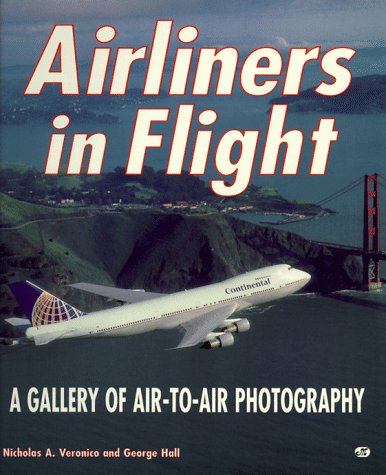 Book cover : Airliners in Flight: A Gallery of Air-To-Air Photography