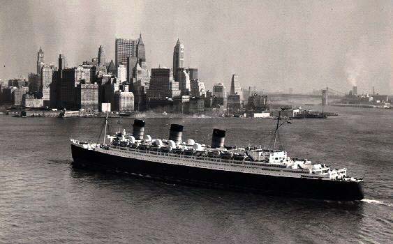 [Queen Mary
Arriving at New
York]